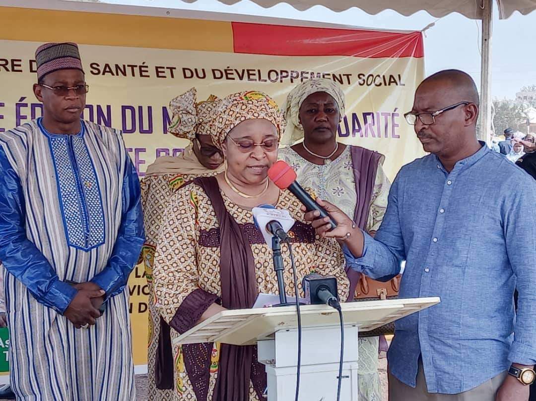 Mois de la solidarité et de la lutte contre l’exclusion : le Médecin Colonel ASSA BADIALLO TOURE poursuit avec des actions concrètes à travers une journée de consultations gratuites en commune VI du District de Bamako.